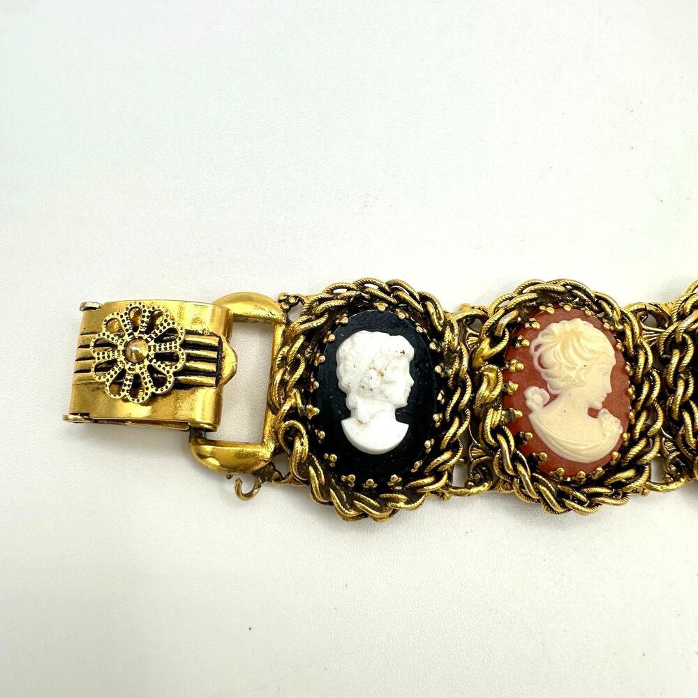 Vintage Victorian Revival gold tone 7 intaglio cameos portraits panel bracelet - Picture 2 of 9